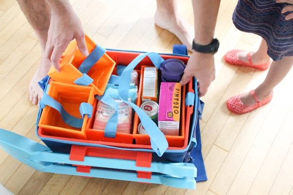 @Fitnesssista shows us how to pack the Beachmate with snacks, drinks, and other things for carpool pickup!