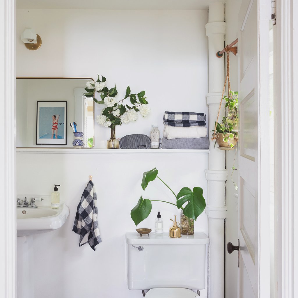 bathroom with a sink and a mirror