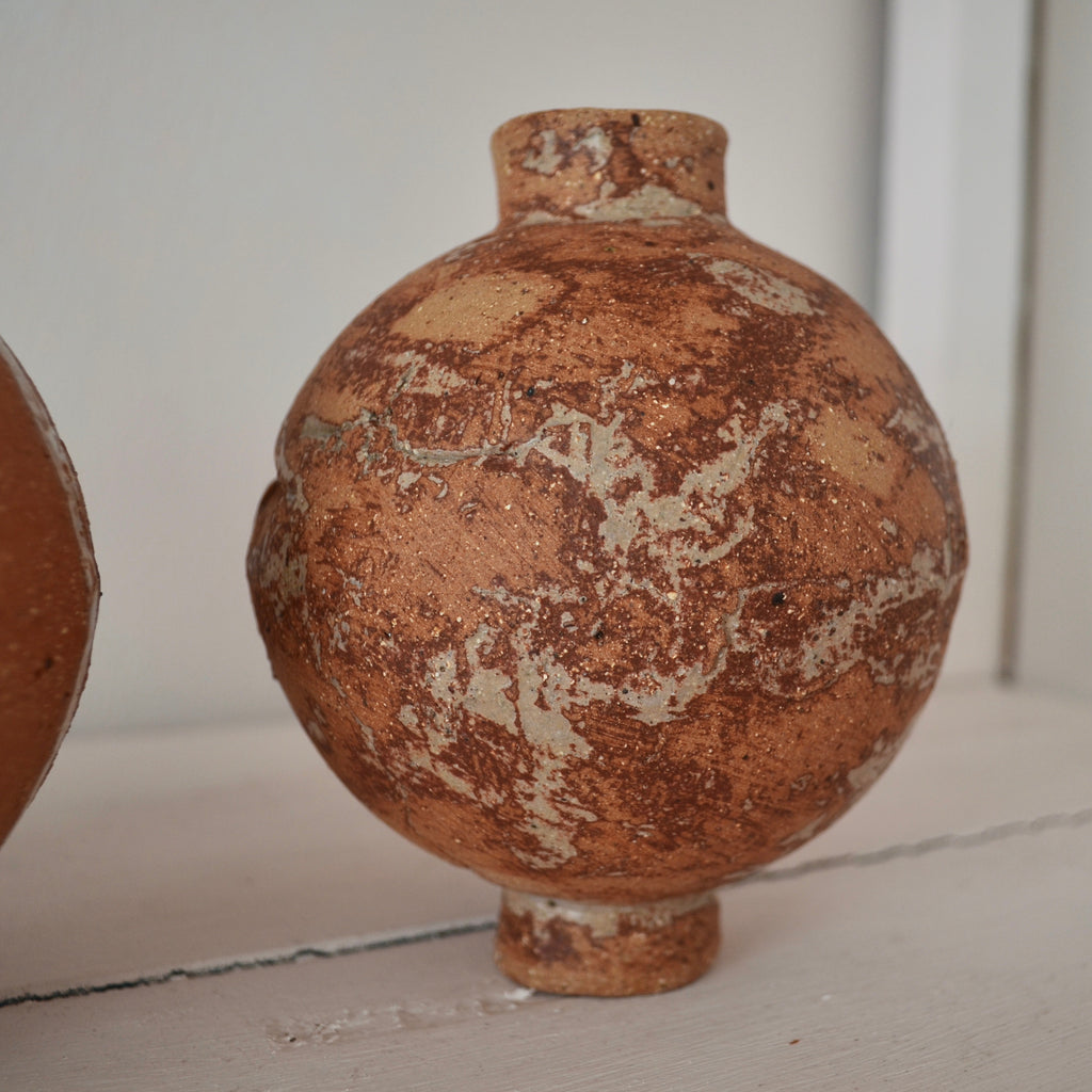 Handmade ceramic vase by New Zealander Carragh Amos