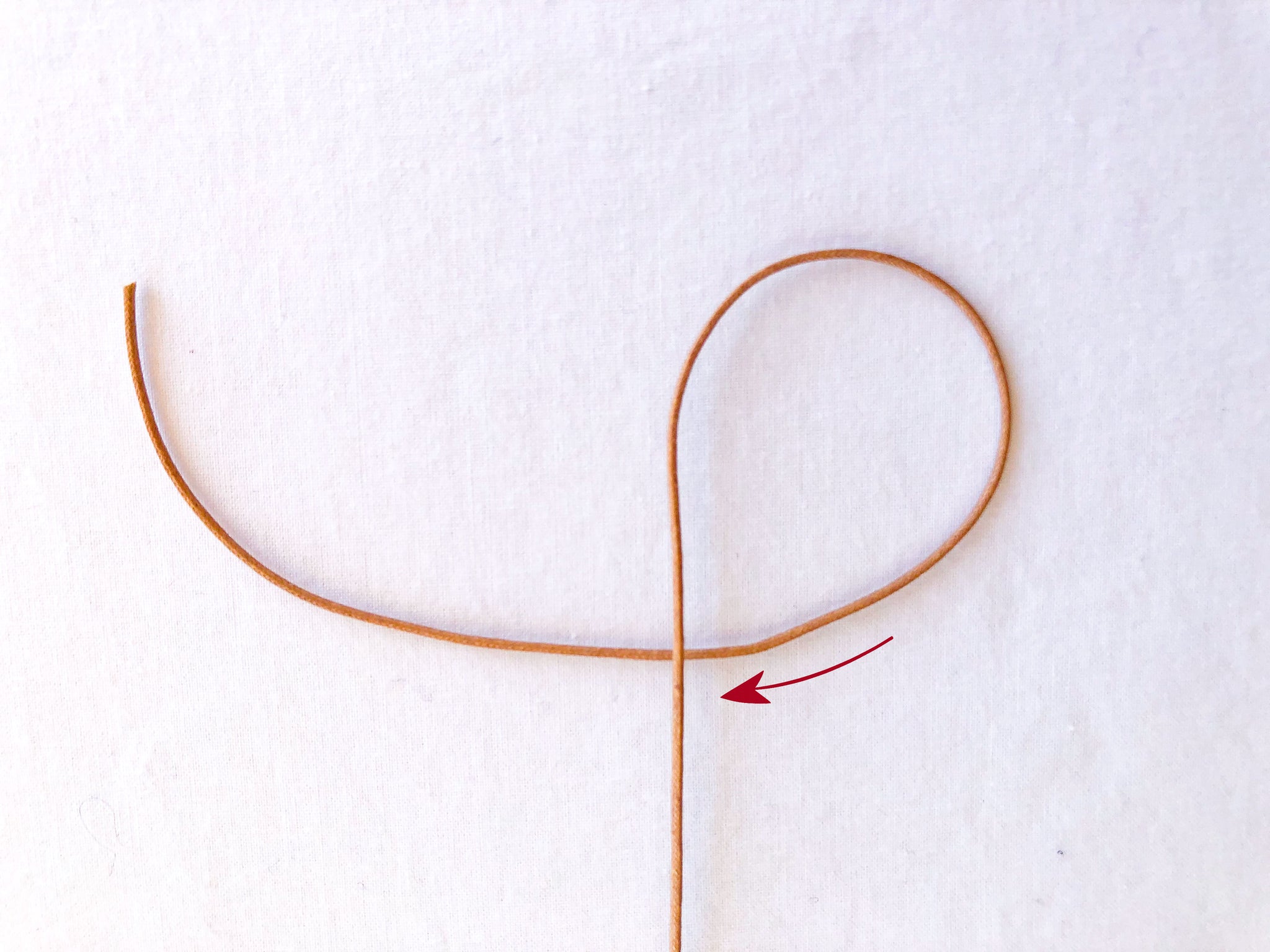 How to tie a Slip knot, step 1