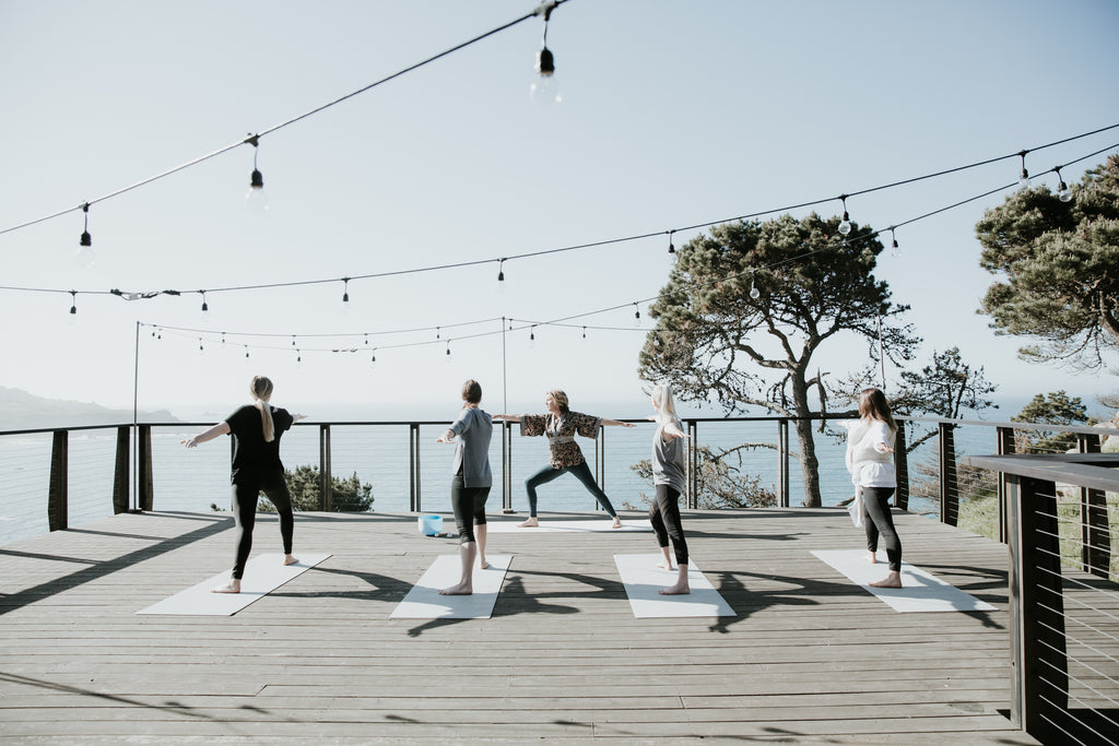Yoga class at Timber Cove Resort - Stephanie Hammer Photography - Promptly Journals 