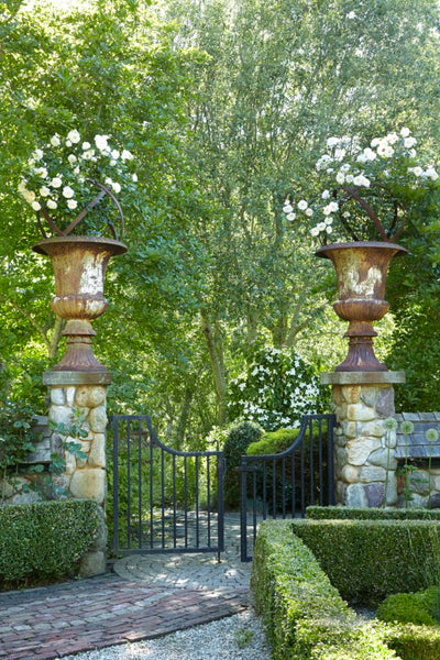 Medici urns on gates