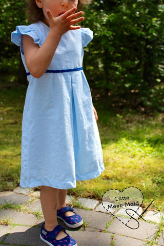 eBook - "Alwa" - Webwaren-Kleid - Bunte Nähigkeiten - Dieses zuckersüße Kleid aus Webware ist perfekt für den Sommer, da du hier luftig leichte Stoffe wie Musselin und Baumwolle verarbeiten kannst. Alwa hat niedliche Flügel-Ärmelchen, eine schicke Kellerfalte im Rockteil und wird hinten mit Knöpfen geschlossen - Webwarenkleid - Nähen für Kinder/Mädchen - Sommerkleid - Sommerkleidchen - Sommer/Frühling -  Glückpunkt.