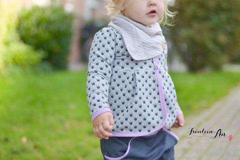 eBook - Bolero (-jäckchen) - Kinder - Nähen - Jacke - Bolero - Cardigan - AnniNanni - Shirt Basix von From Heart to Needle - Hose Knopfbüx Lumali - Knöpfe - Halstuch "Mayla" - Fräulein An - Jeans-Jersey "Grobi", Sweat/French Terry "Princess" Prinzessin - elastisches Schrägband - Glückpunkt.