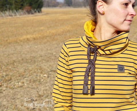 French Terry "Mustard Stripes" kombiniert mit der Kordel/Hoodieband "Two Colored", sowie der Leder-Applikation "Krone" - Nähen für Damen/Frauen - Hoodie - Hoodiekleid - Pulli - Pullikleid - Herbst/Winter - Stoff/Meterware - Glückpunkt