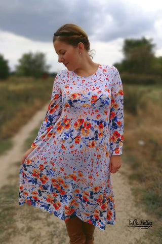 Viscose-Jersey "Summer Birds" Blumen/Vögel genäht wurde das eBook - "Große Maje" - Damenkleid - 73Engelchen - Nähen für Damen/Frauen - Jersey-Kleid - Drehkleid - Kleid - Glückpunkt. - Ganzjahreskleid. Das Jerseykleid Maje ist ein tolles Kleid mit langen Ärmeln, einem tollen Mittelstreifen und einem breiten Saum. Es kommt ohne Bündchen aus und ist daher perfekt für ein schickes Kleidchen. Die Ärmelabschlüsse sind mit Gummiband und das Oberteil ist gedoppelt. Nähe das Kleid mit Saum, mit einer breiten Spitze oder Rüsche. Bei diesem Schnittmuster ist wieder genug Platz, um deiner Kreativität freien Lauf zu lassen - Damen - Raffung - Schnittmuster - Schnitt
