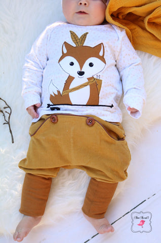Jersey "Kringel", Feincord "Light Cord" kombiniert mit Musselin - eBook "Schlupfshirt" Konfetti Patterns - Shirt mit amerikanischem Ausschnitt, "Knopfbüx" von Lumali - Hose/Knickerbocker - kombiniert mit der Applikation/Applikationsvorlage "Boho Fuchs" von GroWi Design - Nähen für Kinder/Babys - Mädchen/Jungen - Stoff & Schnitt - Glückpunkt.
