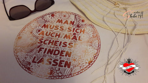 Plotterdatei "Scheiße finden lassen" B.Style - 1 Einzelmotiv SVG, DXF und PNG Man muss sich auch mal Scheisse finden lassen! Bei diesem Motiv können je nach Grösse ein paar Details beim plotten oder entglittern verloren gehen - macht aber im gesamt Bild nichts aus. - Plotten für Erwachsene - Damen/Herren - Plotter - Plottdatei - Plotterei - Plottmotiv - Glückpunkt.