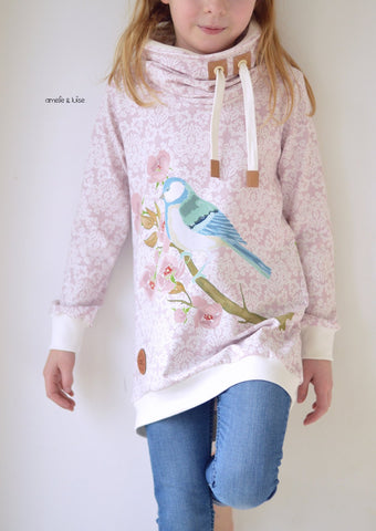 Jersey - "Romantic Bird" - Vogel/Ornamente - Panel, sowie Strickbündchen "Luna" & flache Kordel/Hoodieband - "Pure Nature" genäht wurde das eBook - "Susanna" - Pullover mit Loopkragen -  Engelinchen Design - Schnittmuster und Anleitung für eine Pulli/Hoodie - Long-Hoodie - Nähen für Kinder - Mädchen/Jungen - Herbst/Winter - Loop - Kragen - Stoff & Schnitt - Glückpunkt.