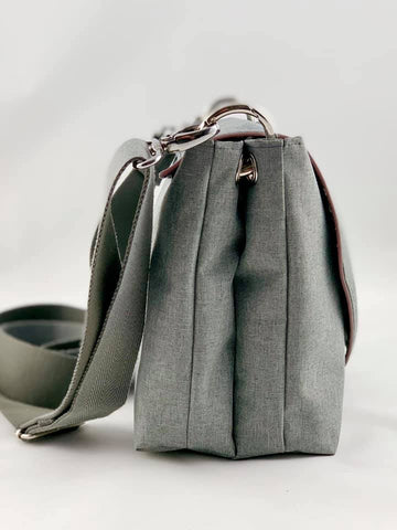 eBook "Katharina" von JaSEWmade - Handmade by Scaryle. Tasche/Handtasche/Doppeltasche mittelgroße „Doppeltasche“, die mit einer Klappe verschlossen wird.  Die Tasche verfügt über ein Reißverschlussinnenfach, sowie zwei große Hauptfächer und ein kleines Steckfach zwischen den Hauptfächern. ca. 30 cm x 20 cm x 12 cm (B x H x T) - Schnittmuster - Nähen Taschen & Täschchen - Handtasche - Glückpunkt.