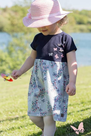 eBook - lütte Stranddeern von Lumali - Schnitte mit K(n)opf - tolles Schnittmuster zum Nähen für Kinder - Kleid - For Mami & Me Die lütte Stranddeern von Lumali ist ein legere geschnittenes ganz einfach zu nähendes Sommerkleid mit angeschnittenem Ärmel für Mädchen im Größenbereich 80-164. 