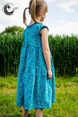 eBook "Firefly" von From Heart to Needle/FHTN - Anleitung und Schnittmuster - Das "Firefly Dress Stufen-Drehkleid in den Größen 50 bis 164. Du kannst es ärmellos oder mit Sommerärmchen nähen. Optional auch als Maxikleid. Geeignet für Anfänger mit Grundkenntnissen - Nähen für Kinder/Mädchen - Glückpunkt.