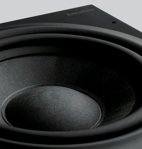 8” woofer and 200 W Class D amplifier deliver maximum bass precision