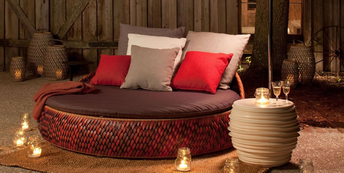 DEDON wicker bed