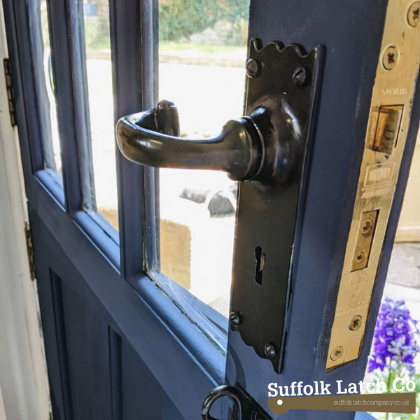 5 lever sash lock lifestyle image with door handle