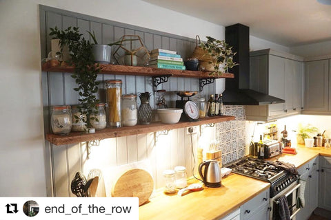 cottage style kitchen shelves