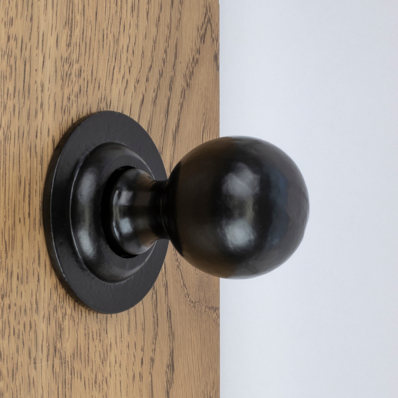 round door knobs