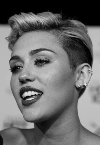  Miley Cyrus Helix Piercing