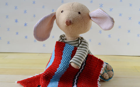 Annicke Mouse with a Woven Blanket from Owen Fox