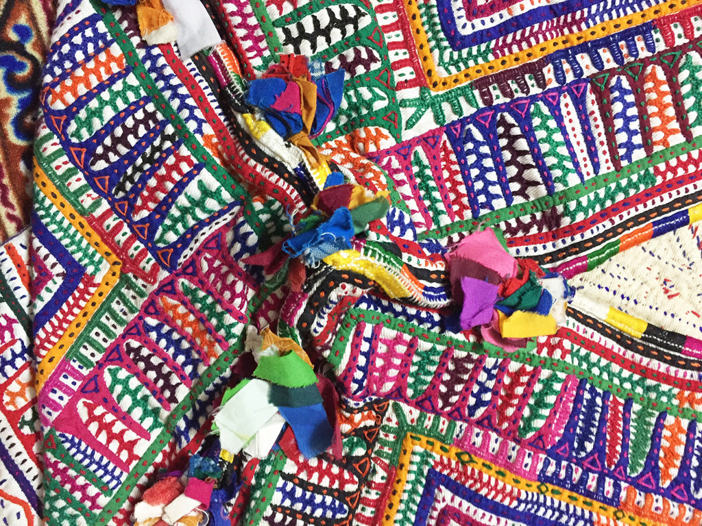 embroidery bright traditional - pallu design 