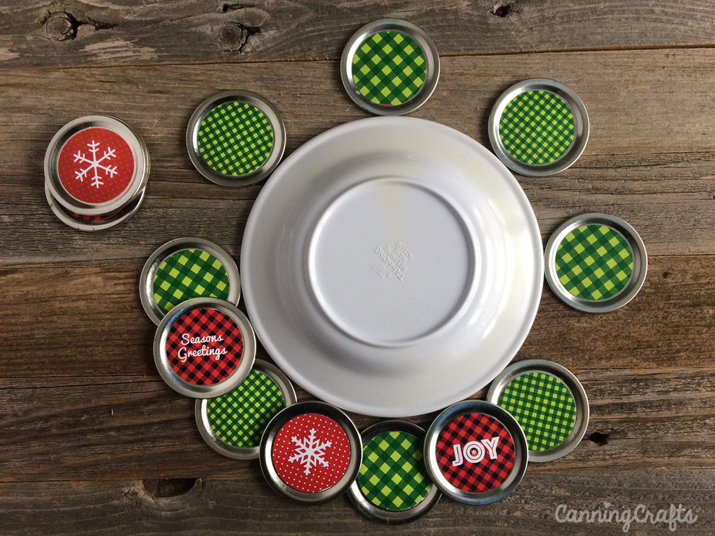 Christmas Mason Jar Lid Wreath Tutorial with Free Printables | CanningCrafts.com