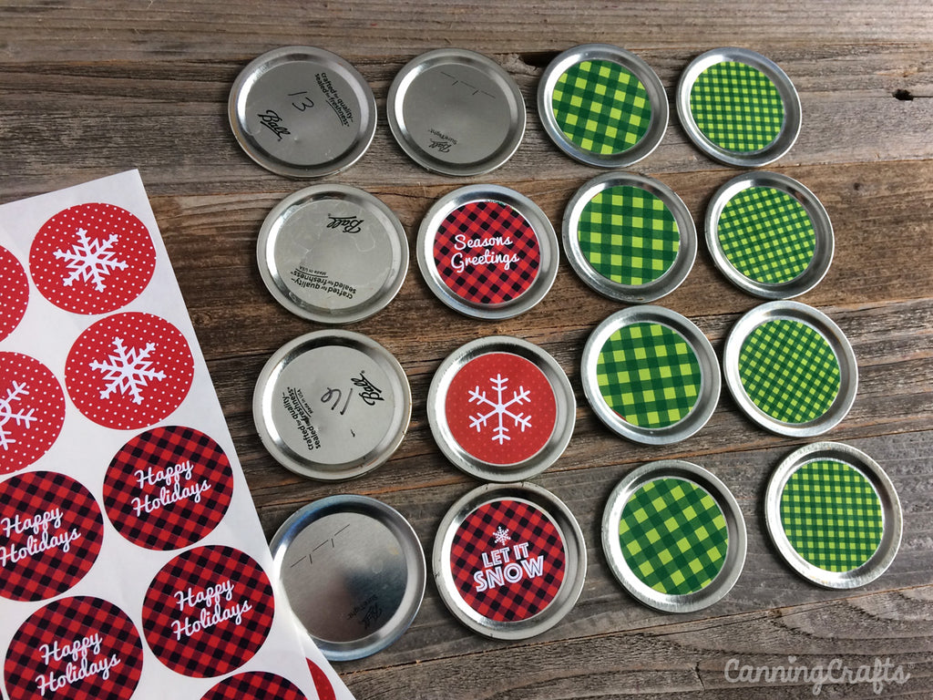 Christmas Mason Jar Lid Wreath Tutorial with Free Printables | CanningCrafts.com