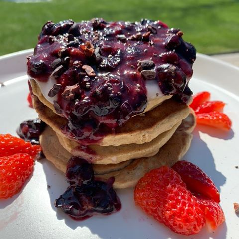 oatmeal pancakes with berries
