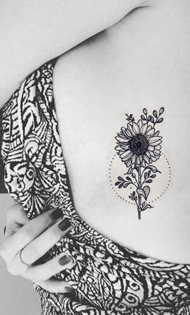 Women’s Small Sunflower Rib Tattoo Ideas - Black Realistic Flower Side Boob Tat - Pequeñas ideas de tatuaje de la costilla de girasol - www.MyBodiArt.com #tattoos