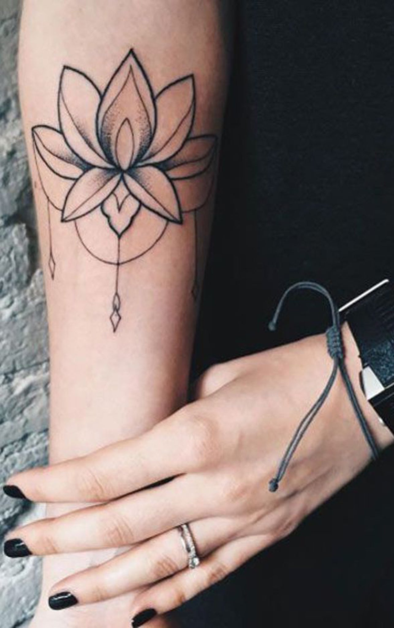 Black and White Lotus Chandelier Forearm Tattoo Ideas for Women - Tribal Bohemian Boho Chic Lily Flower Arm Tat -  ideas del tatuaje del antebrazo de loto para las mujeres - www.MyBodiArt.com