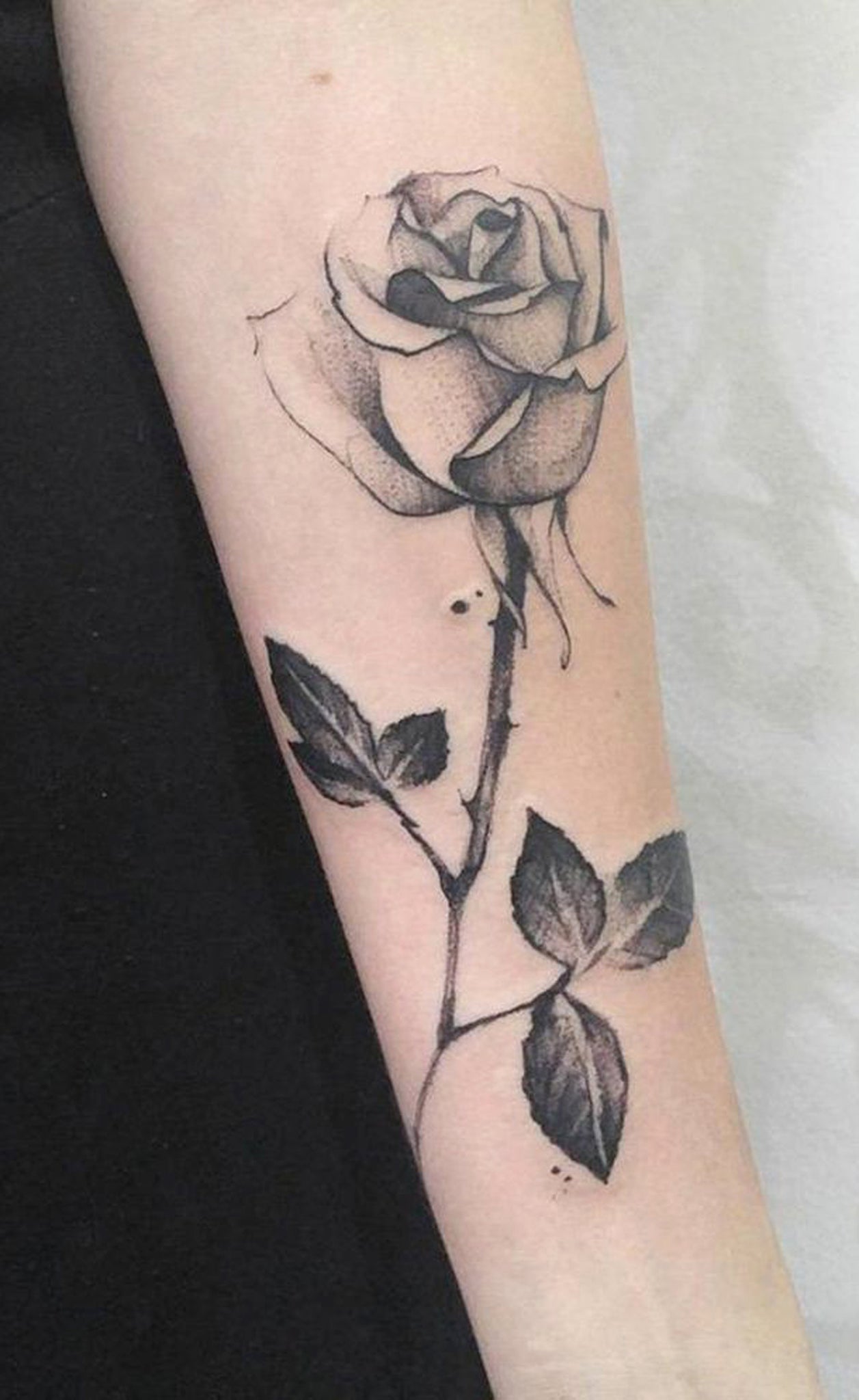Realistic Single Rose Forearm Placement Tattoo Ideas - Simple Black Flower Arm Sleeve Tat -  ideas de tatuaje de brazo rosa para mujeres - www.MyBodiArt.com