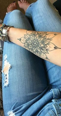Meaningful Mandala Inner Forearm Tattoo Ideas for Women - Lotus Arm Tat -  Idées significatives de tatouage d'avant-bras de mandala pour des femmes - www.MyBodiArt.com