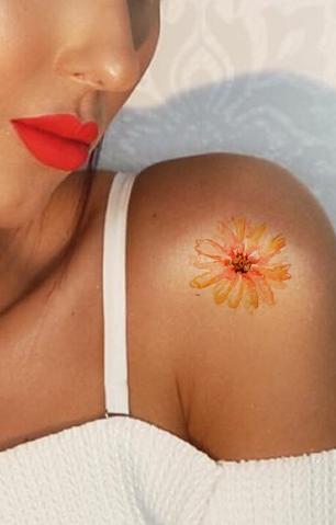 Small Watercolor Flower Shoulder Tattoo Ideas for Women - Delicate Floral Minimal Arm Tat -Pequeñas ideas del tatuaje del hombro de la flor de la acuarela para las mujeres - www.MyBodiArt.com