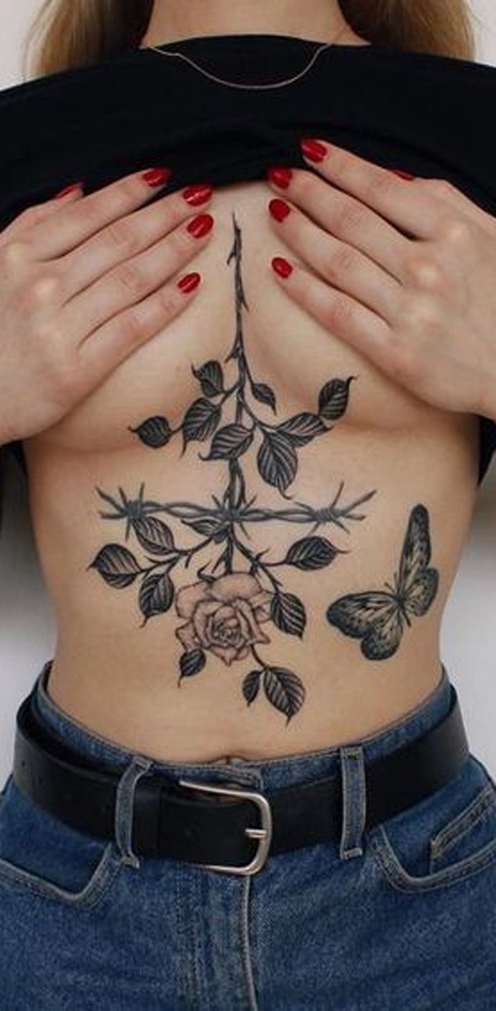 Realistic Large Rose Sternum Tattoo Ideas for Women - Nature Leaf Chest Rib Tat -  ideas grandes del tatuaje de la costilla color de rosa para las mujeres - www.MyBodiArt.com