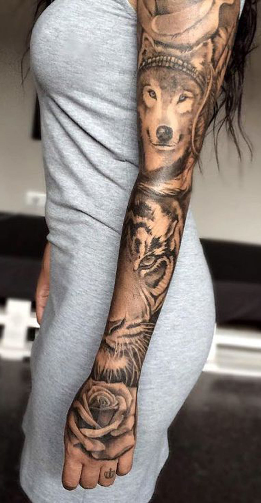 Women's Wolf Tiger Full Arm Sleeve Tattoo Ideas - Floral Flower Hand Tat -  ideas del tatuaje de la manga del brazo completo de la flor del tigre negro del lobo para las mujeres - www.MyBodiArt.com