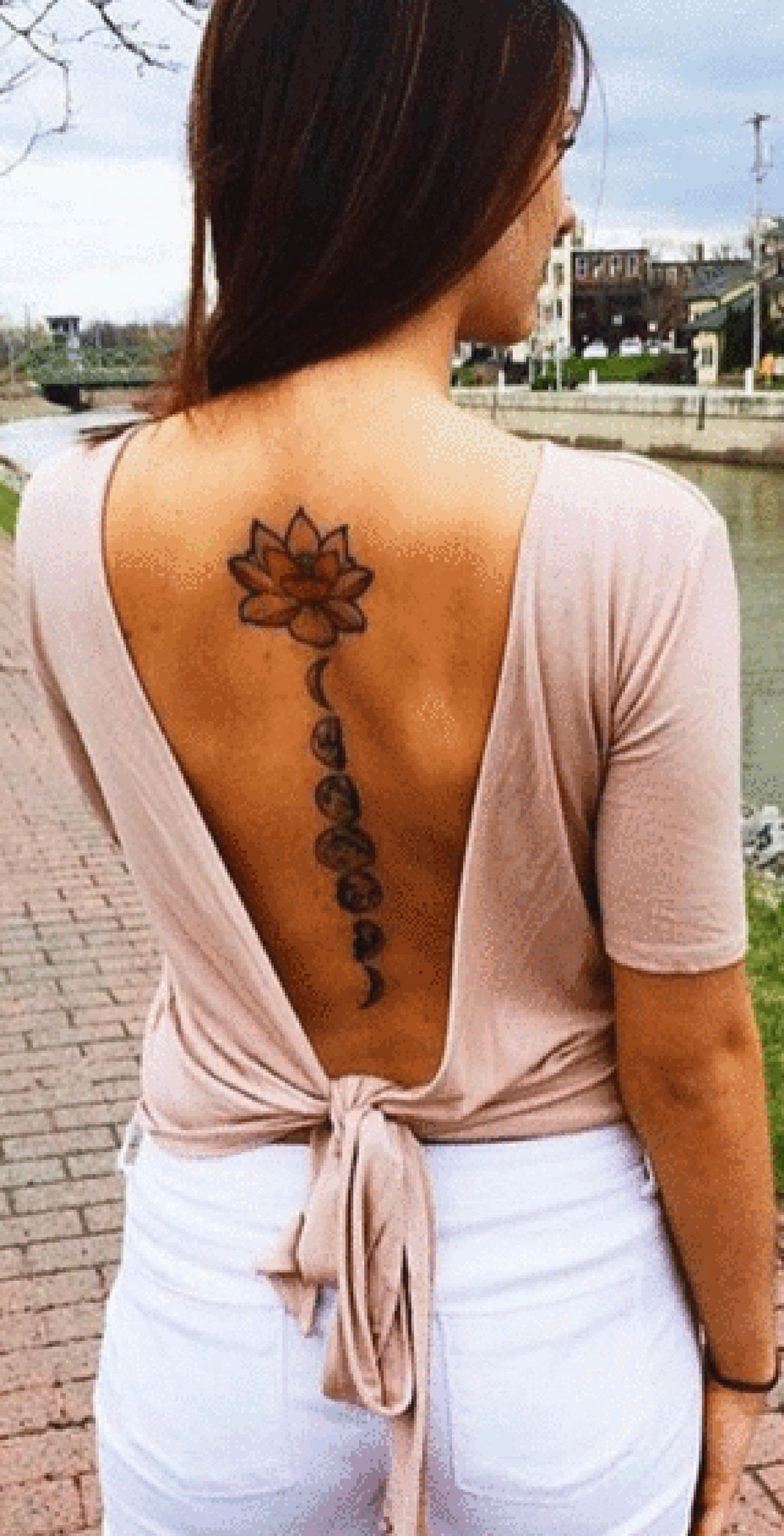 Nature Lotus Tattoo Ideas for Women - Flower Moon Phases Back Tat - ideas de tatuaje de luna y loto para mujeres - www.MyBodiArt.com