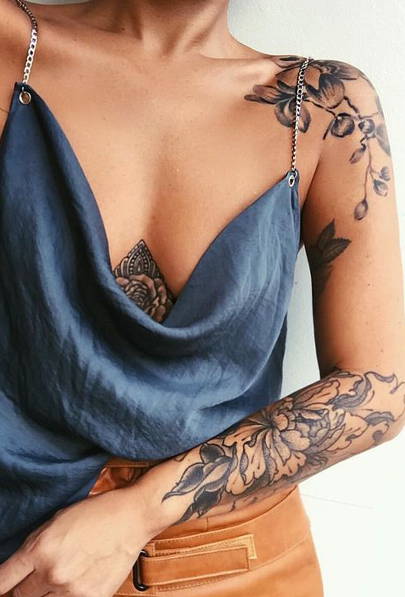 Beautiful Flower Shoulder Tattoo Ideas for Women - Popular Floral Arm Sleeve Tatouage - Ideas Del Tatuaje - www.MyBodiArt.com 