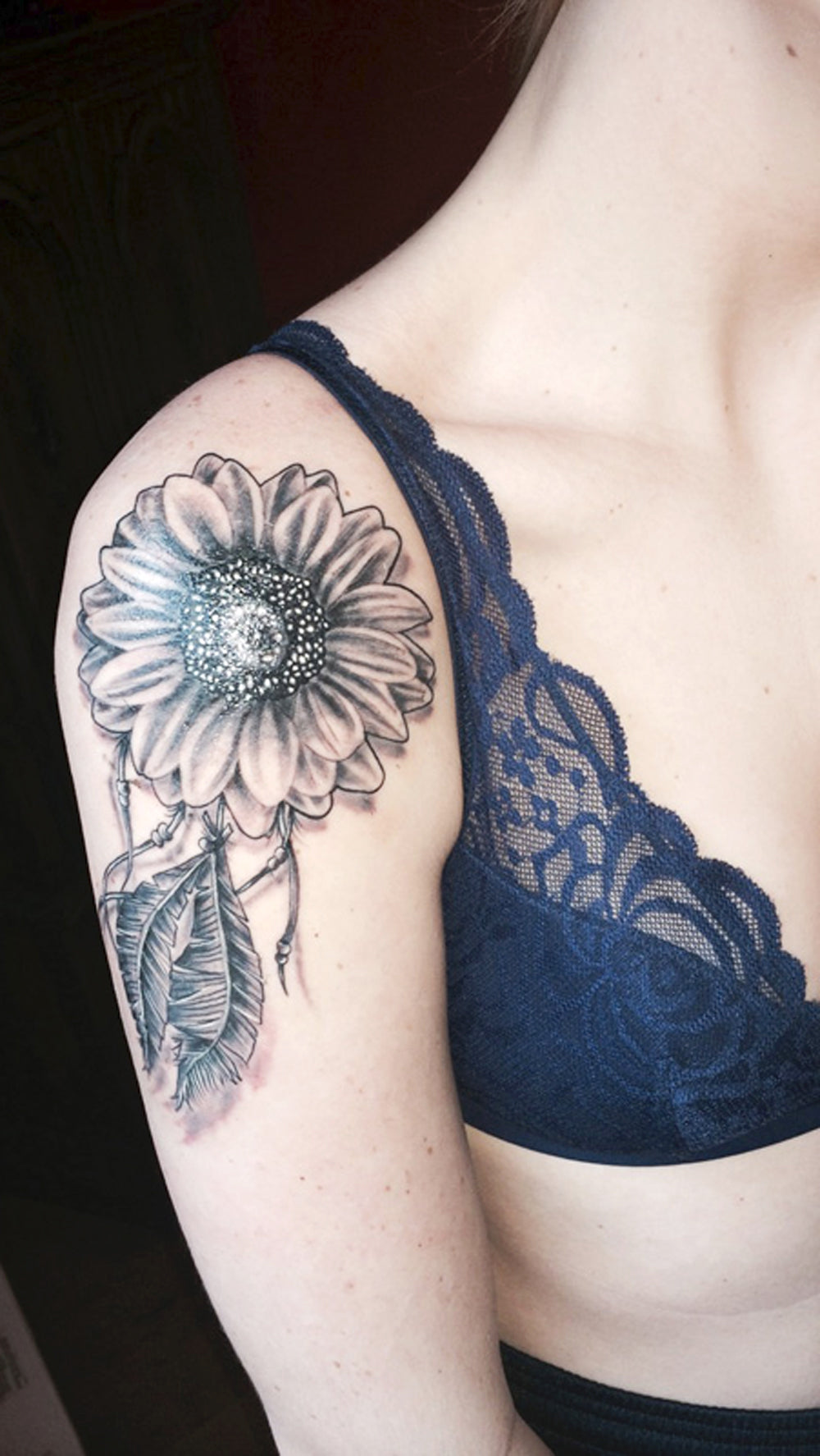 Realistic Sunflower Arm Shoulder Tattoo Ideas for Women - Black Henna Flower Tat -  ideas de girasol hombro tatuaje para mujeres - www.MyBodiArt.com