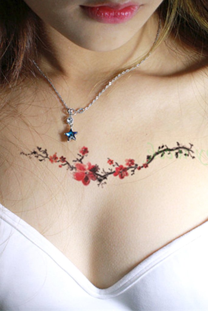 Watercolor Floral Flower Chest Tattoo Ideas for Women - Flores de acuarela en el pecho del tatuaje Ideas para mujeres - www.MyBodiArt.com #tattoos