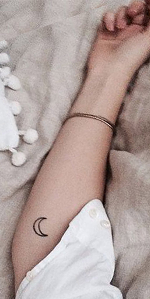 Small Minimal Moon Forearm Tattoo Ideas for Women - Tiny Simple Minimalist Crescent Arm Tat -  Pequeñas ideas de tatuaje de antebrazo luna mínima para mujeres - www.MyBodiArt.com