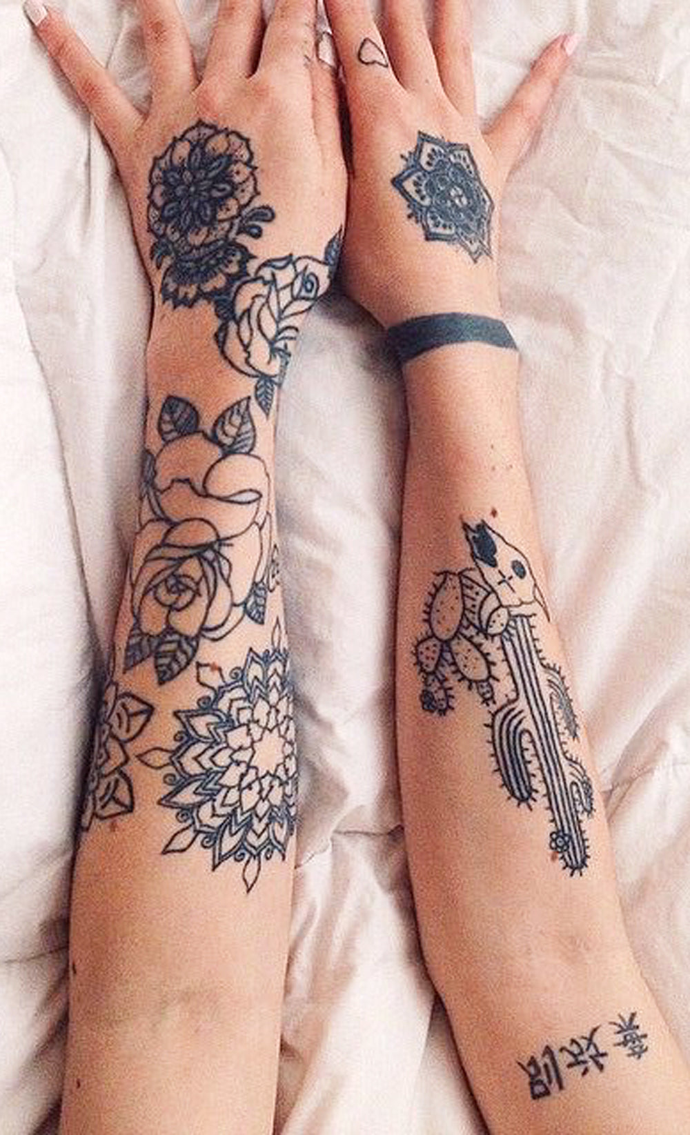 Black Floral Flower Outer Forearm Tattoo Ideas for Women - Sacred Geometric Mandala Arm Tat -  ideas negras del tatuaje de la flor para las mujeres - www.MyBodiArt.com 