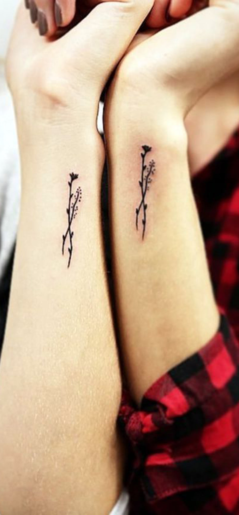 Small Flower Wrist Tattoo Ideas - Tiny Wild Floral Arm Tatouage - Ideas Del Tatuaje - www.MyBodiArt.com 