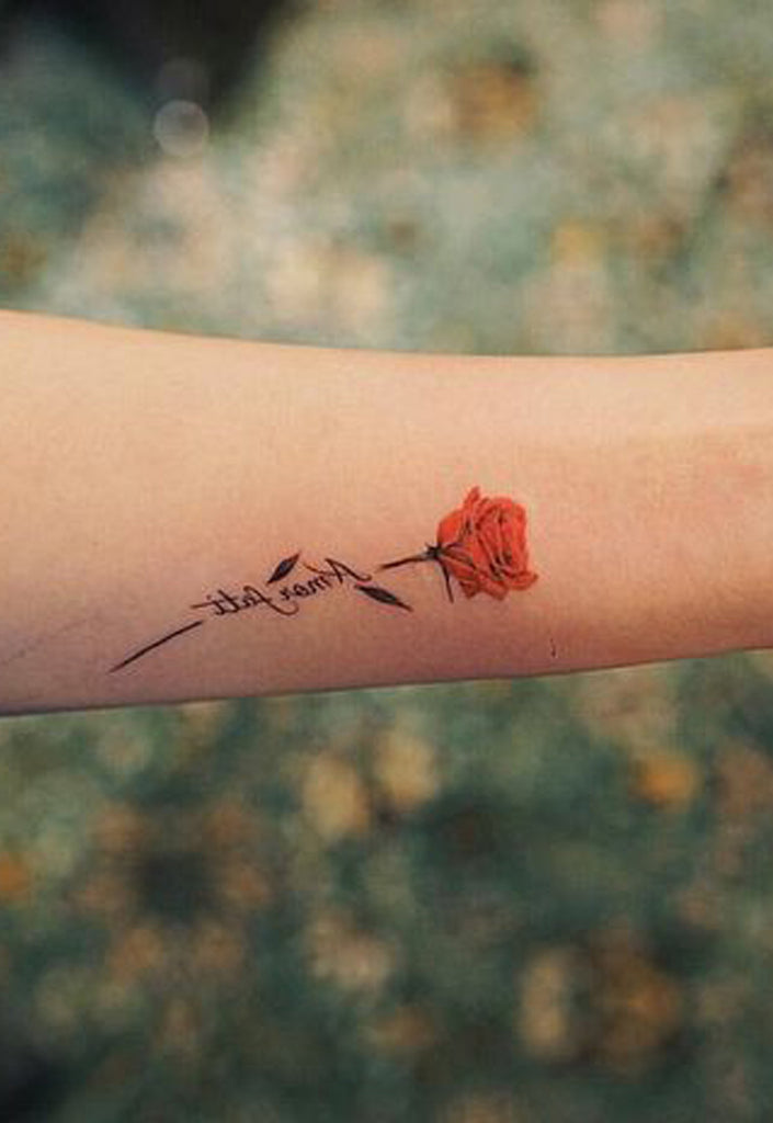 Small Simple Single Rose Wrist Tattoo ideas for Women -  Pequeñas ideas simples simples del tatuaje de Rose para las mujeres - www.MyBodiArt.com