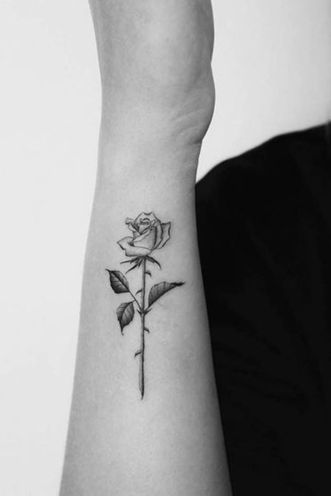 Vintage Black Rose Single Wrist Tattoo Ideas for Women -  Ideas de tatuaje de flores para mujeres - www.MyBodiArt.com