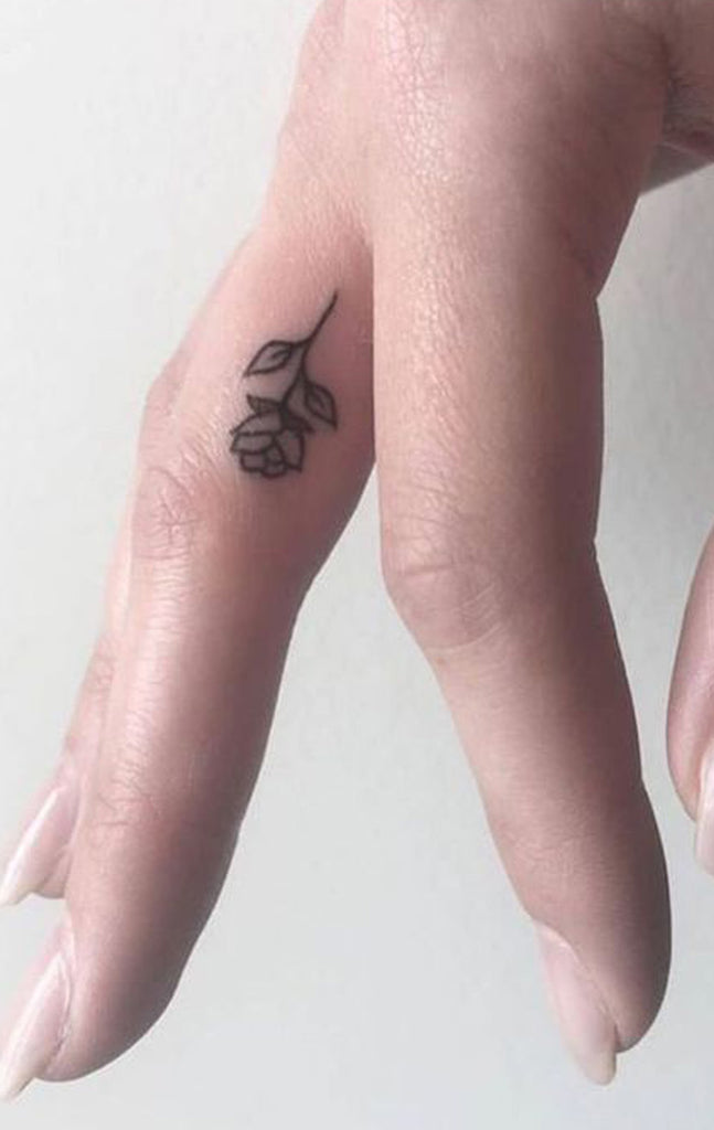 Cute Small Rose Floral Flower Finger Tattoo Ideas for Women -  Ideas de tatuaje de flores para mujeres - www.MyBodiArt.com