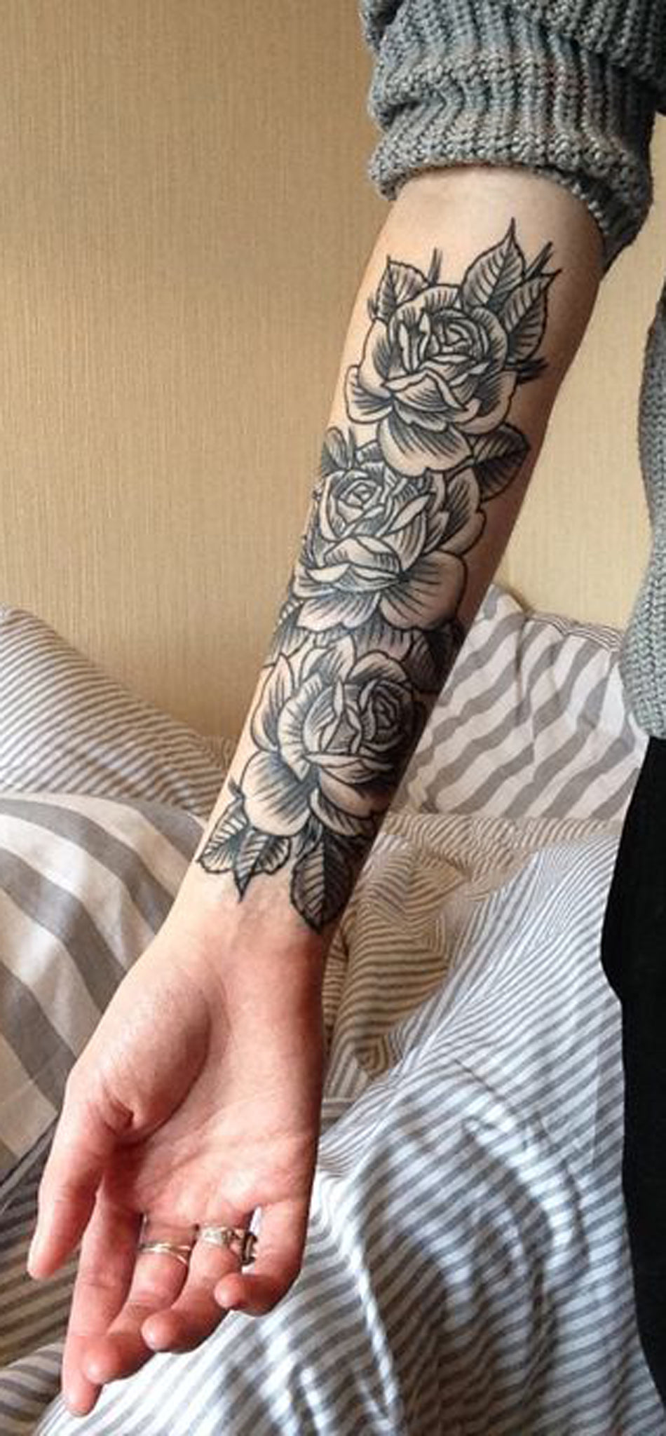 Black Rose Forearm Tattoo Ideas for Women - Vintage Traditional Floral Flower Arm Sleeve Tat - deas de tatuaje de antebrazo rosa para mujeres - www.MyBodiArt.com