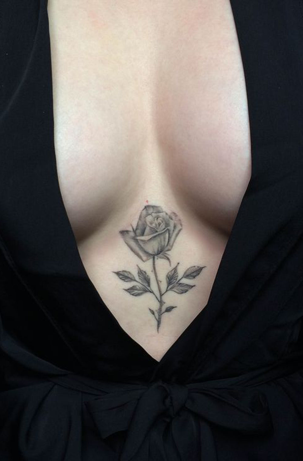 Realistic Single Tattoo Rose Sternum Tattoo Ideas for Teenagers - Small Delicate Feminine Floral Flower Underboob Tatt -  ideas realistas de tatuaje de rose solo pecho - www.MyBodiArt.com 