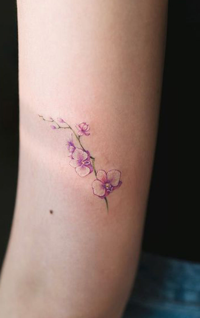 Watercolor Floral Flower Vine Bicep Arm Tattoo Ideas for Women - Acuarela flores tatuaje ideas para mujeres - www.MyBodiArt.com 