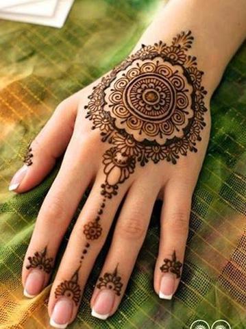 Tribal Boho Ethnic Black Henna Mandala Unalome Hand Tattoo Ideas for Women - tribal negro henna mandala mano tatuaje ideas -  www.MyBodiArt.com #tattoos 