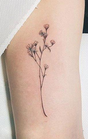 Small Wild Flower Tattoo Ideas for Women - Black Vintage Delicate Floral Arm Tat - ideas pequeñas del tatuaje del brazo de la flor salvaje para las mujeres - www.MyBodiArt.com #tattoos