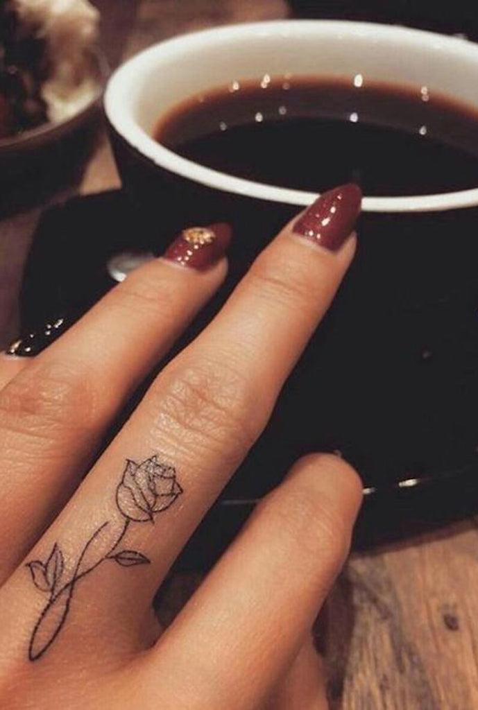 Trending Single Black Rose Outline Tattoo Ideas for Women -  Ideas de tatuaje de flores para mujeres - www.MyBodiArt.com